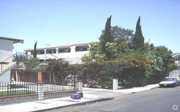 Building Photo - 1633 Stanley Ave
