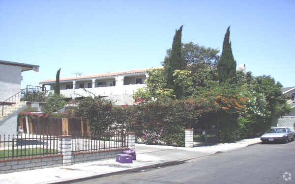 Foto del edificio - 1633 Stanley Ave