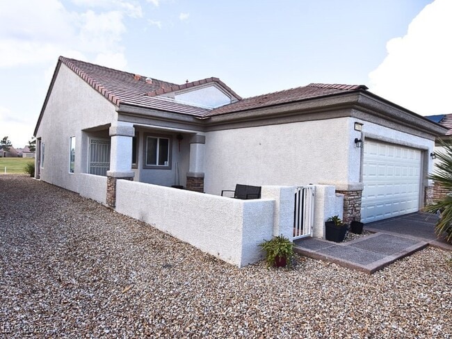 Foto del edificio - 7709 Island Rail Dr