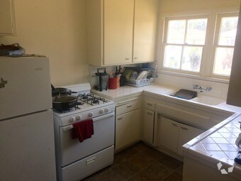 Primary Photo - 410 Veteran Ave
