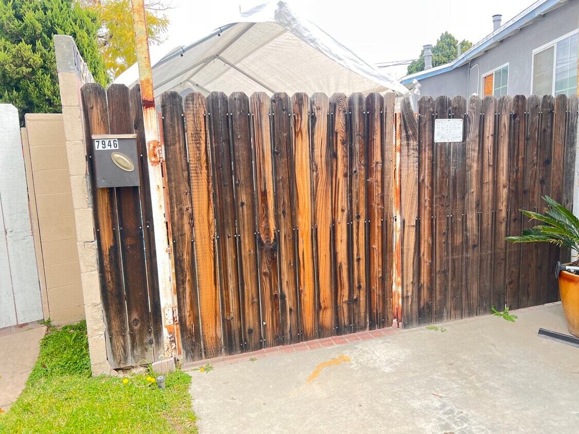 Foto del edificio - 7944 Driscoll Ave