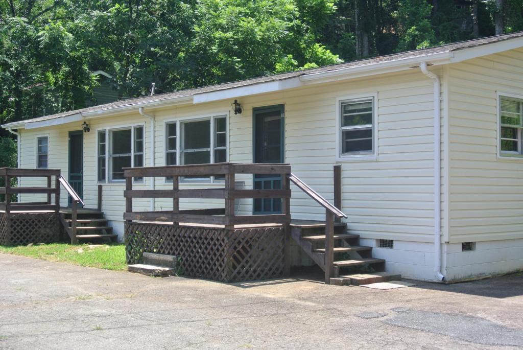 Primary Photo - 93 Pecan Dr