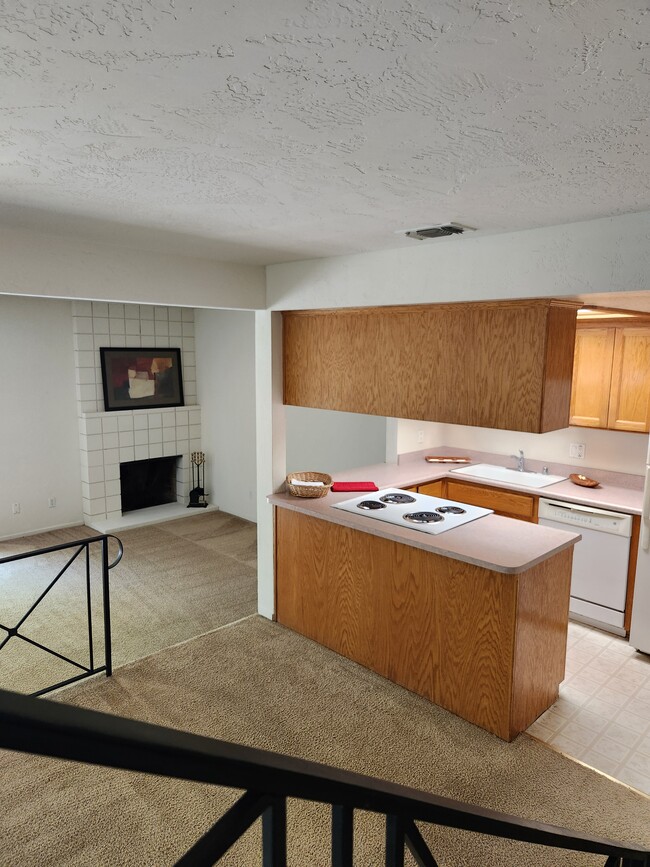 Foto del edificio - 6033 Leafwood Dr