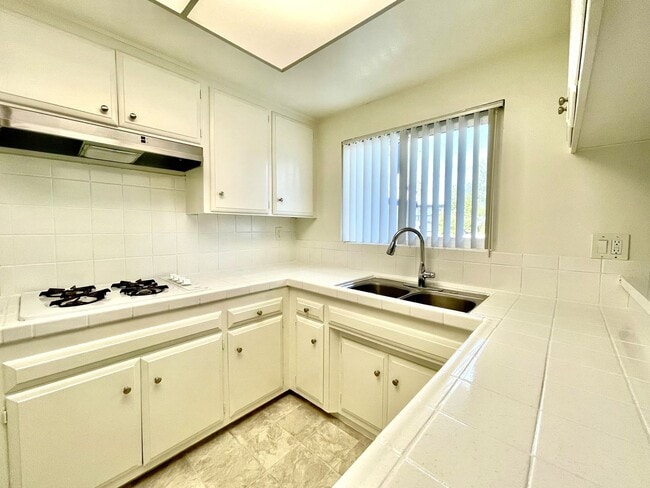 Building Photo - Spacious One Bedroom Apartment Near Vista Village!