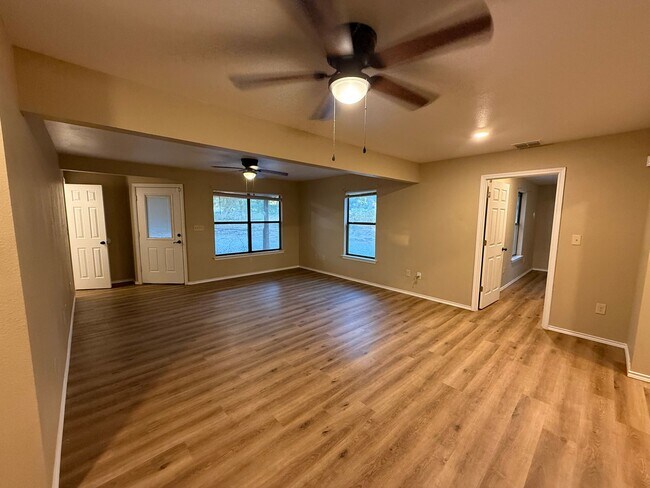 Building Photo - NEW ON MARKET