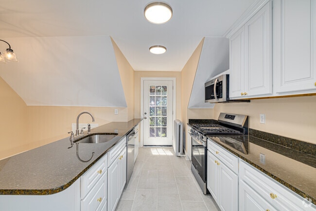 5BR, 2BA - 2,200SF - Kitchen - 538 Church Rd