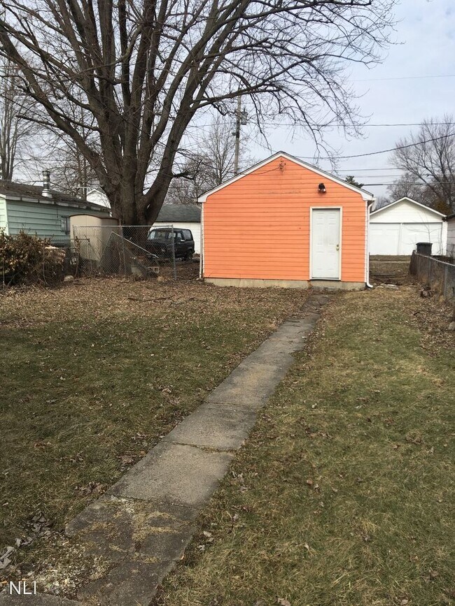Building Photo - 3 br, 1 bath House - 1910 Third St.
