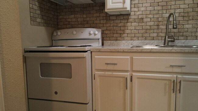 Foto del edificio - 2 Bedroom 1 Bath Duplex