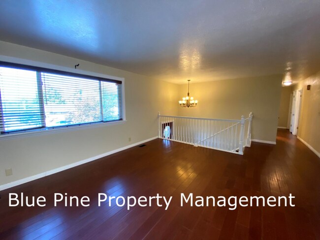 Building Photo - 896 Lucille Ave