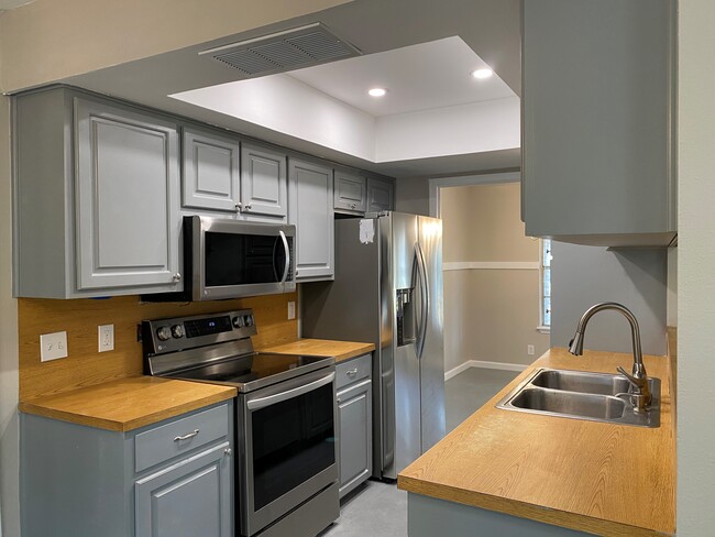 Building Photo - 9214 Robins Nest Ln