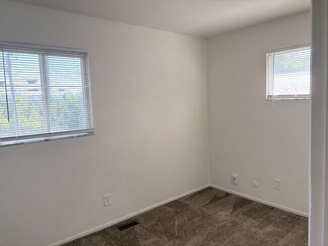 Foto del edificio - 2 bedroom ranch style apartment