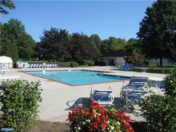 Foto del edificio - 694 Rose Hollow Dr