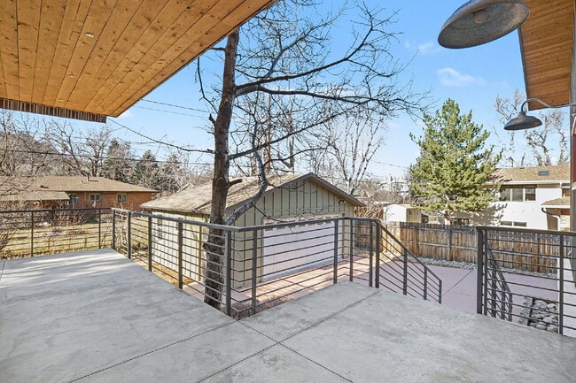 Building Photo - "Modern 4-Bed Boulder Retreat with Granite Elegance & Finished Basement!"