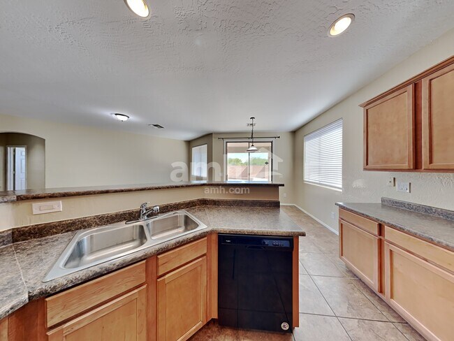 Building Photo - 10053 N 85th Dr