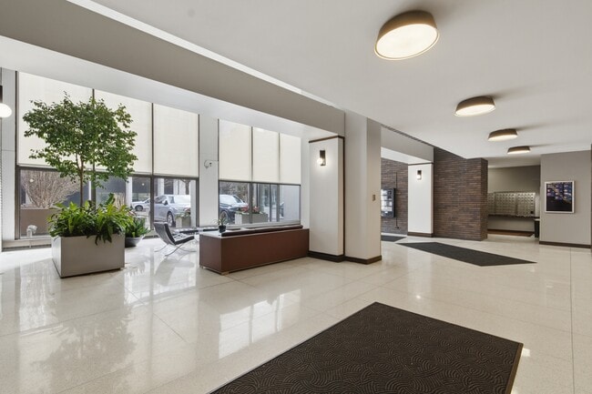 Foto del edificio - 5455 N Sheridan Rd