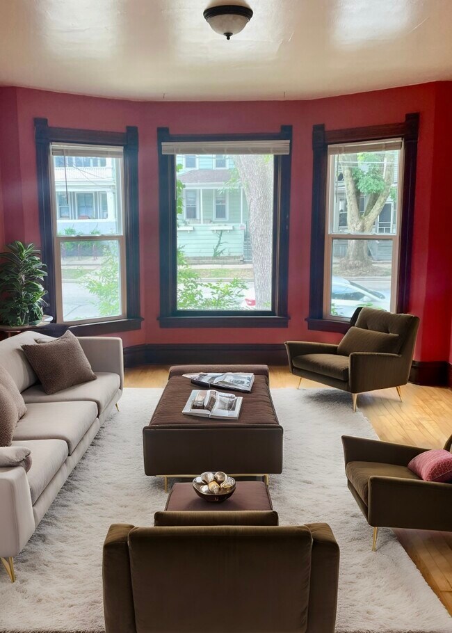Living Room - 123 N Franklin St
