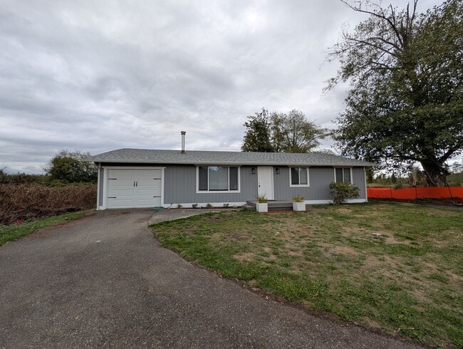Building Photo - Newly Remodeled 3 Bedroom Home in Port Orc...