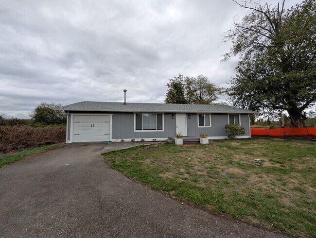 Foto del edificio - Newly Remodeled 3 Bedroom Home in Port Orc...