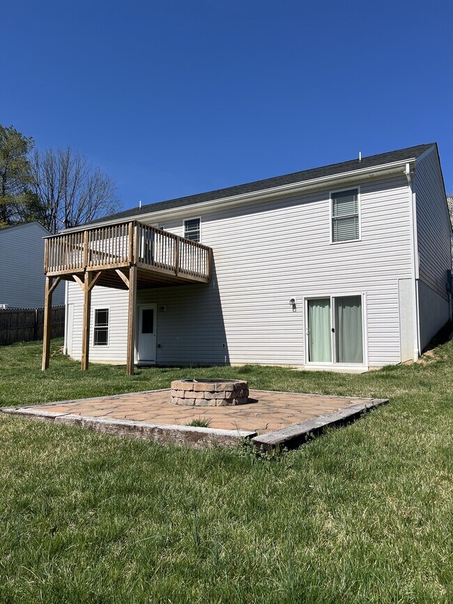Building Photo - 8320 Robin Lynn Rd