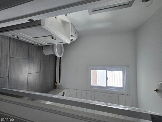 Building Photo - 115 Pine St