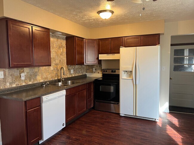 Foto del edificio - 3679 Oakview Dr