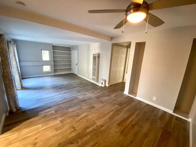Building Photo - Large One Bedroom For Rent - Huntington Beach