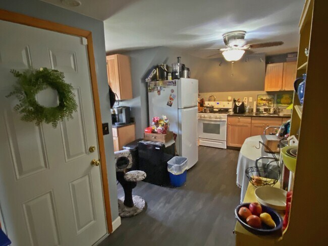kitchen 1 - 622 Tunxis Hill Rd