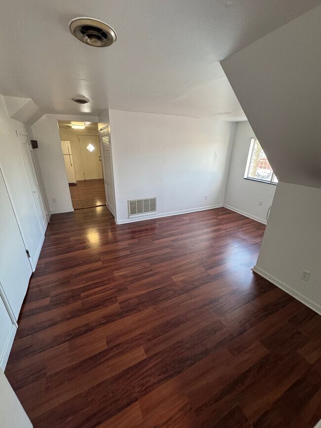 Foto del edificio - 331 Bracken Ave