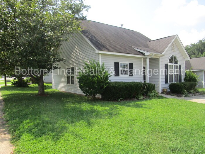 Foto principal - 6212 Derryfield Dr
