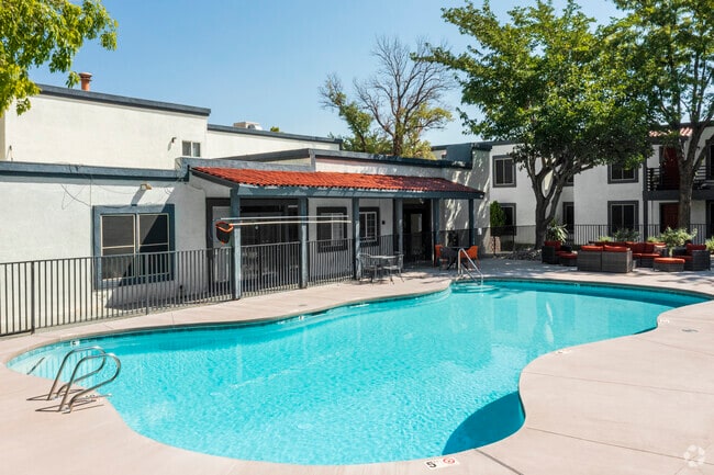 Building Photo - Rock Creek