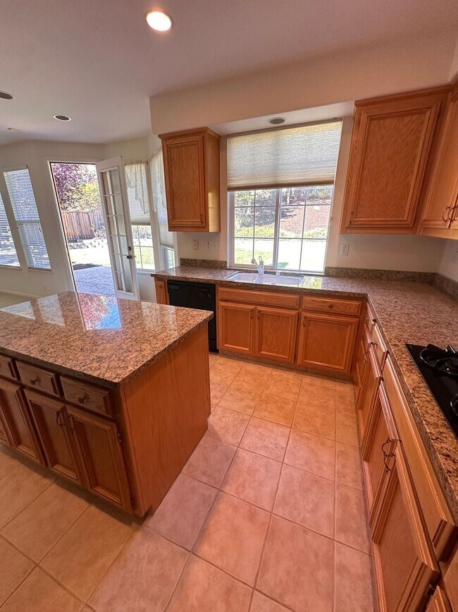 Building Photo - Lovely Home in San Ramon Available Now!