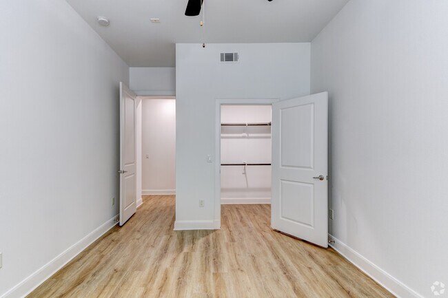Building Photo - Discover Your Perfect Home Today!