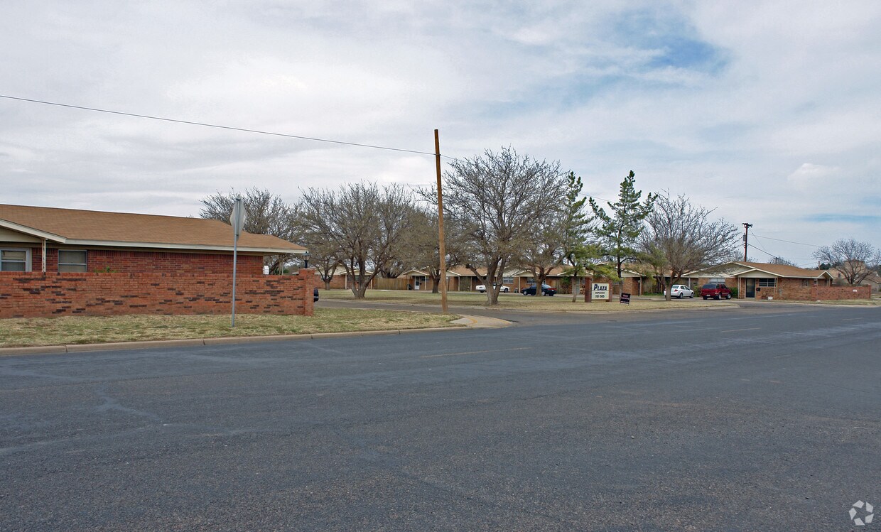 502522 Plaza Dr, Slaton, TX 79364 Apartments in Slaton, TX
