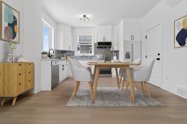 Photo du bâtiment - 9842-155 155 St NW