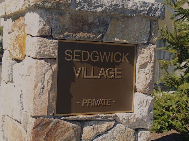 Building Photo - 42 Sedgewick Village Ln