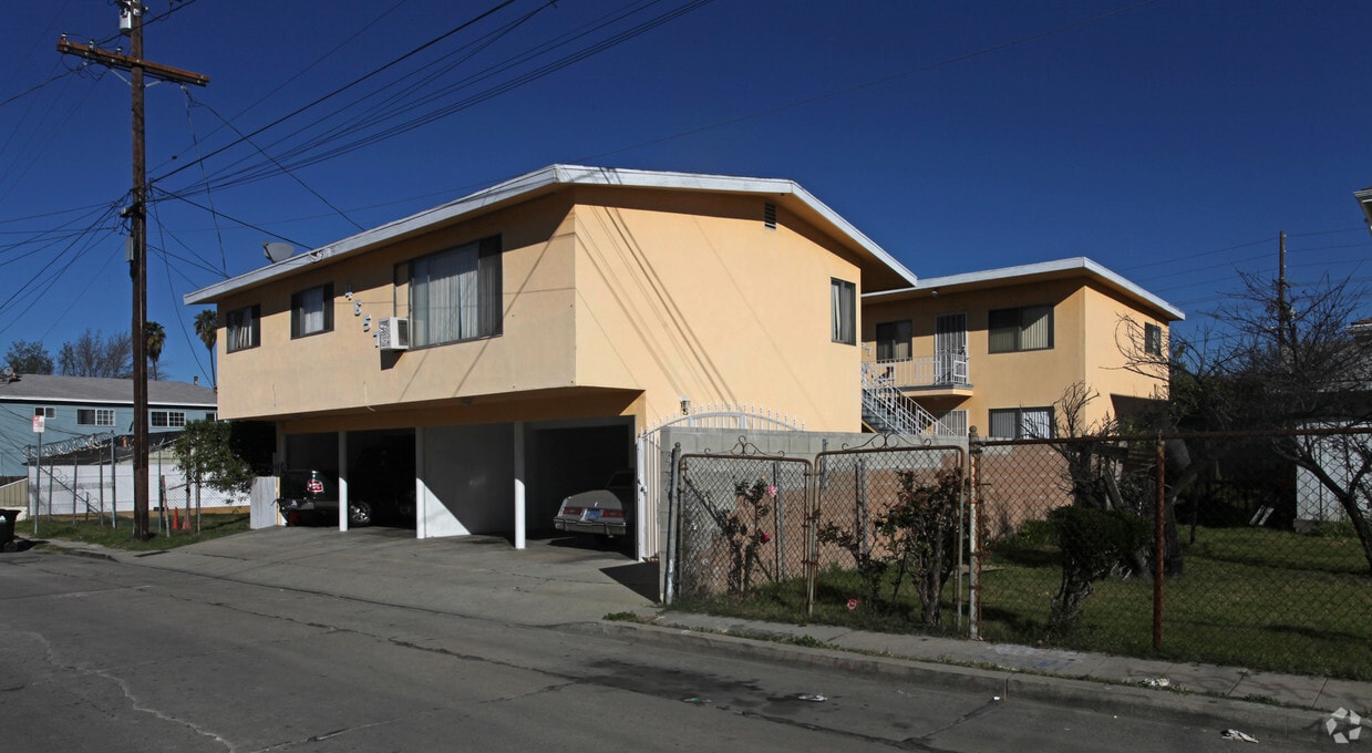 Primary Photo - 4657 Lincoln Ave