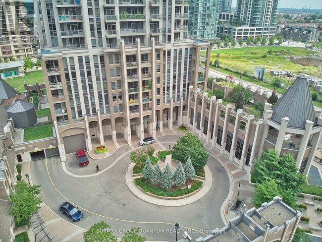 Photo du bâtiment - 388-3388 Prince of Wales Dr