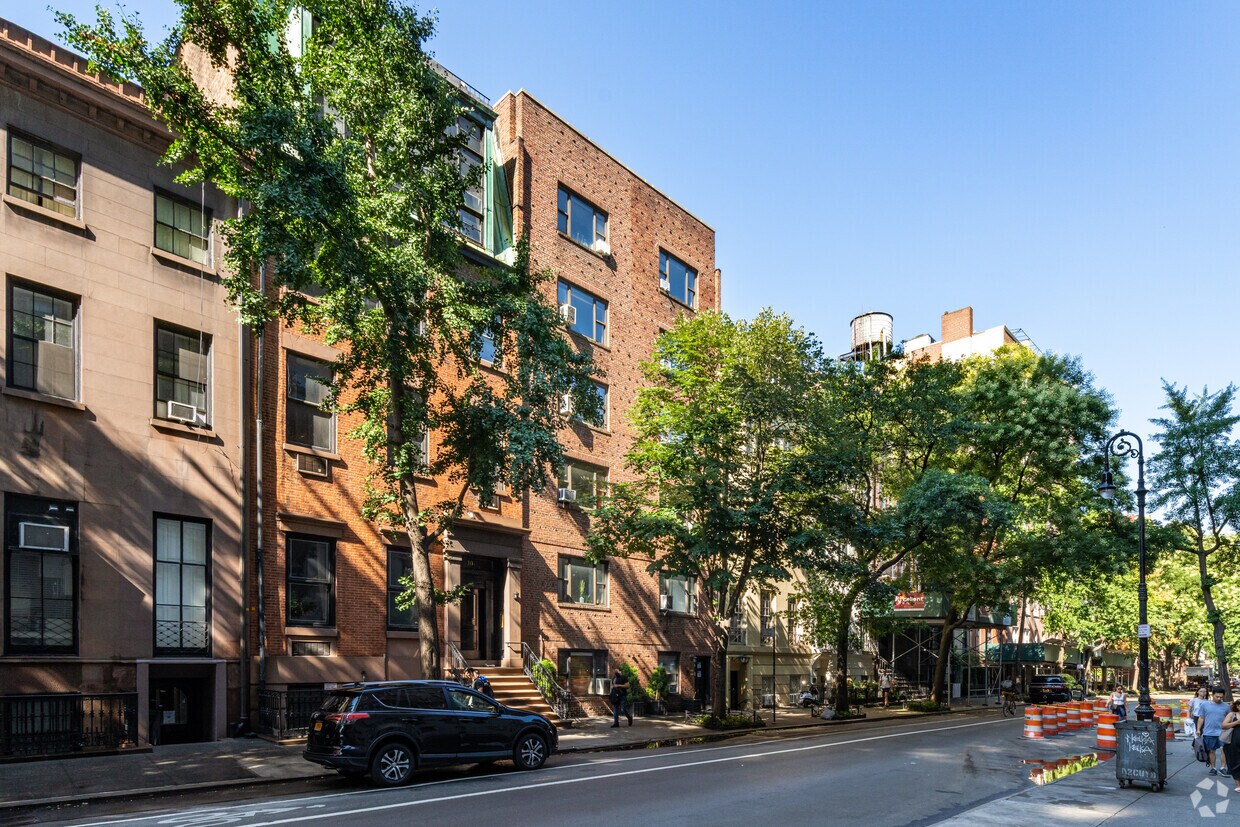 Primary Photo - 12 W 9th St