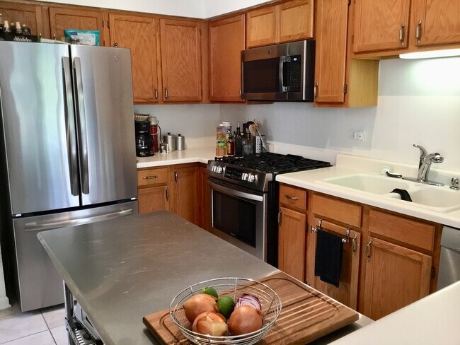 Foto del edificio - 1611 Woodcrest Cir