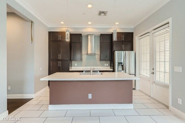 Building Photo - 4 br, 3 bath House - 555 Edgerly Pl