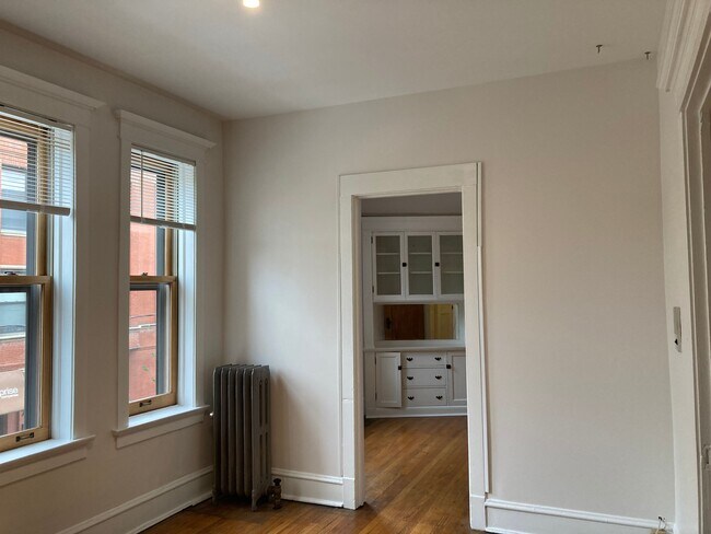 Foto del edificio - 717 W Oakdale Ave