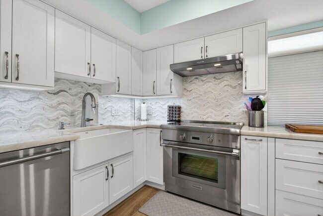 Building Photo - 3100 NE 48th Ct