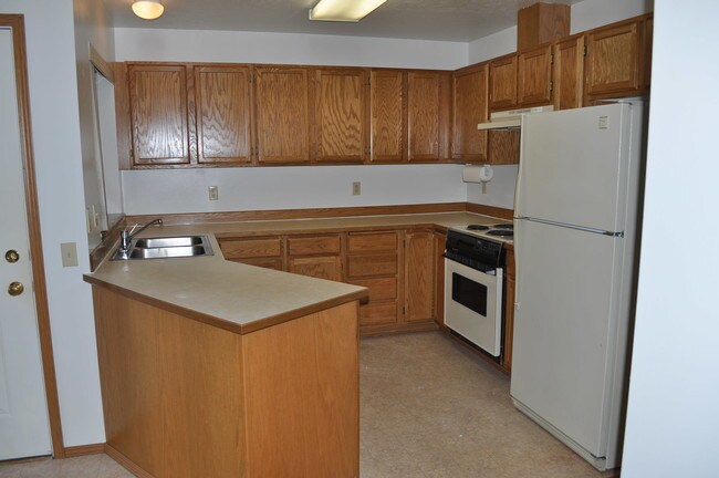 Kitchen - 212 N Lefevre St