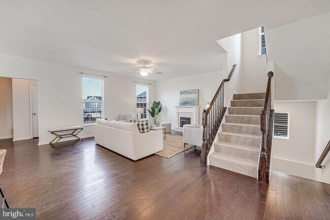 Building Photo - 317 Foxglove Way