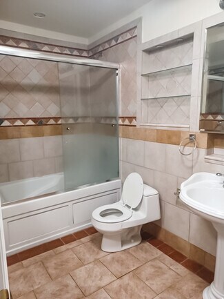 Building Photo - 204 Main St