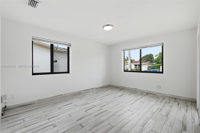 Building Photo - 2627 SW 29th Ave
