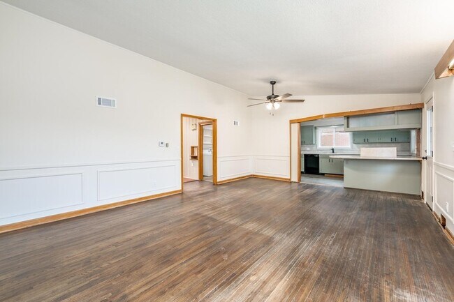 Foto del edificio - 1520 N Yale Blvd