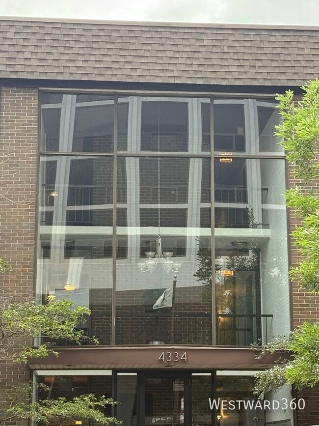 Building Photo - 4334 N Clarendon Ave