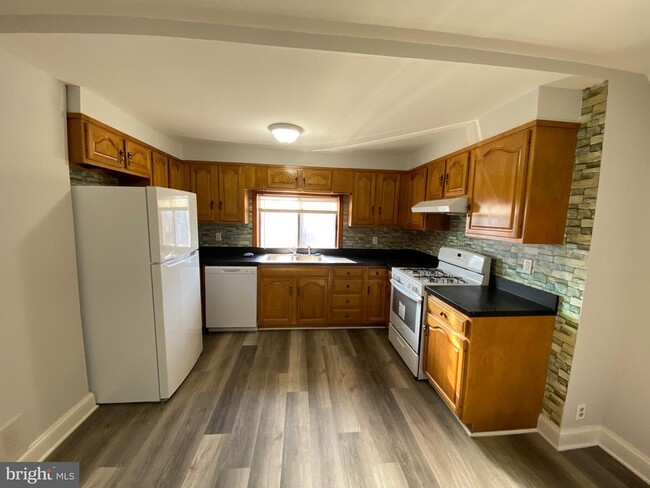 Building Photo - 338 Gusryan St