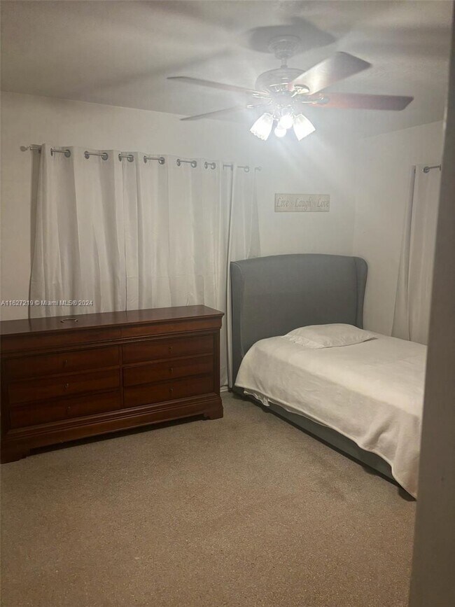 Foto del edificio - 7824 Miramar Pkwy